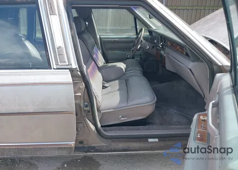 1989 Lincoln Town Car Cartier z USA, uszkodzony, nr VIN 1LNBM83F0KY600822